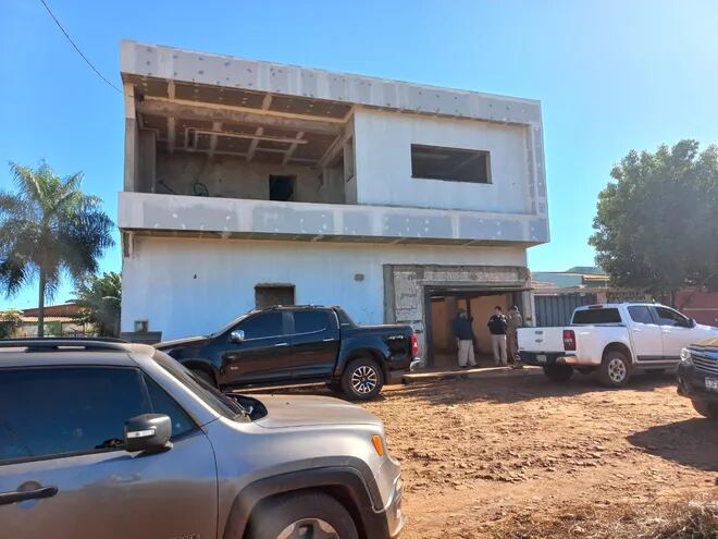 Allanamiento de la casa en construcción de Marcio Sánchez Giménez, alias “Aguacate”, en Amambay. Fue en el marco del megaoperativo "Persea del Norte".