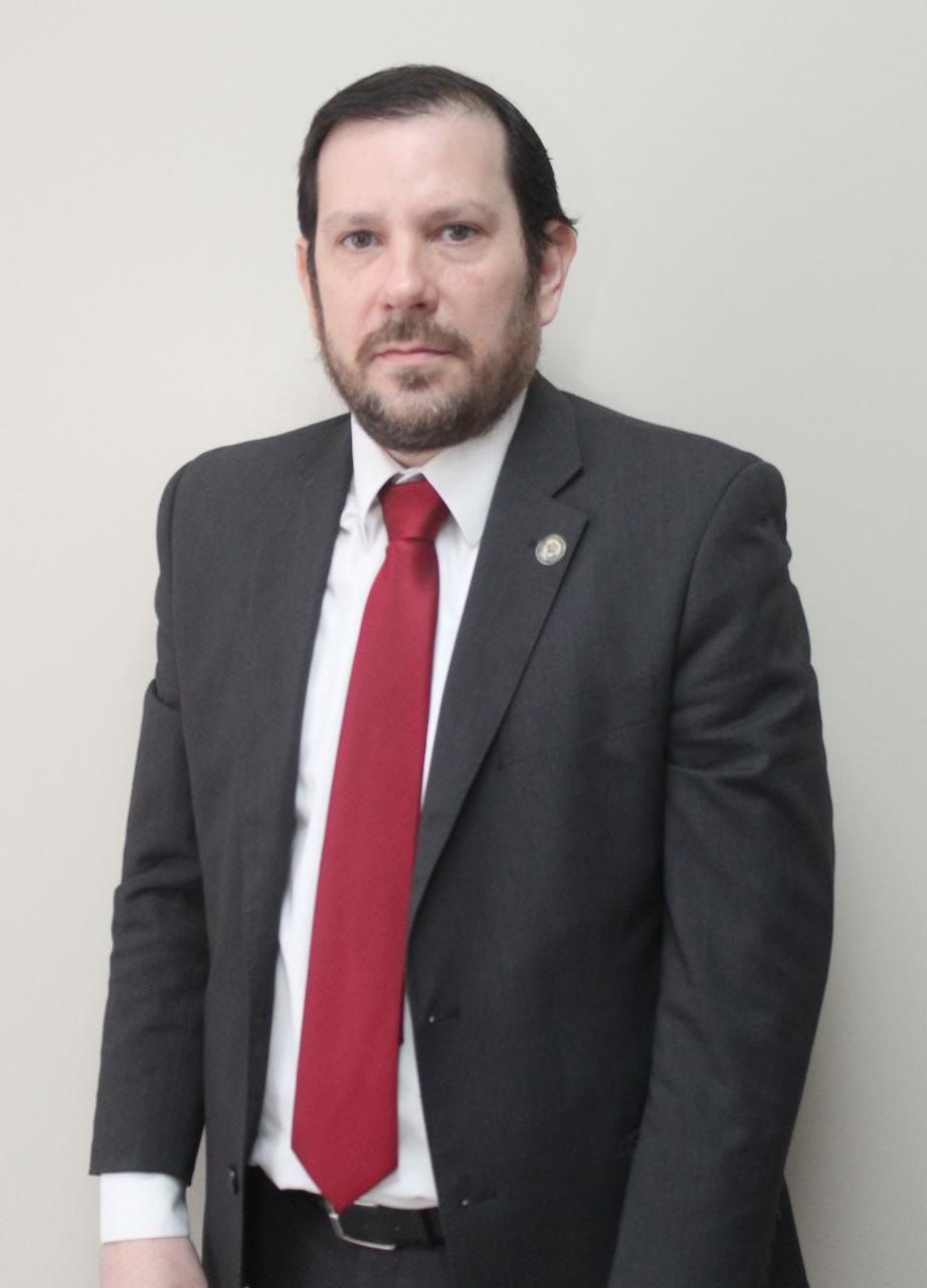 Abg. Roberto Carlos Zacarías Recalde (46 años), se candidató para titular del Ministerio Público. 