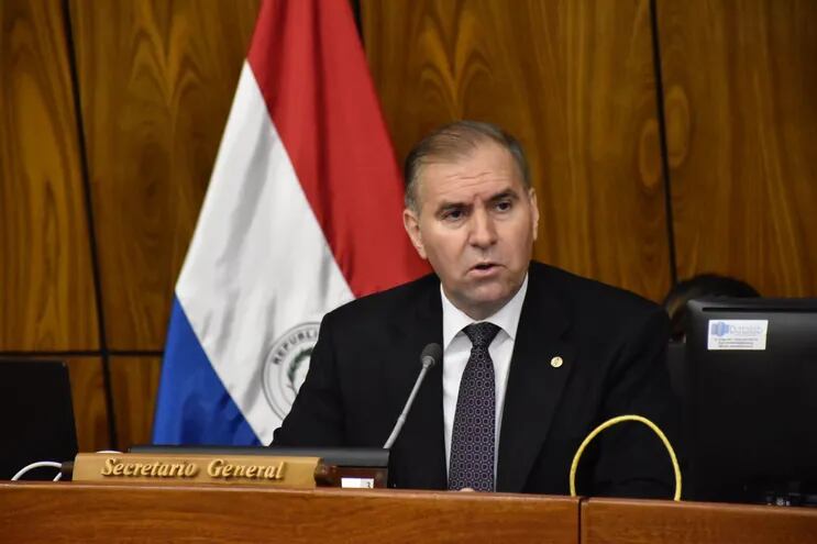 Julio César Arriola, ministro de Relaciones Exteriores, acudió ayer ante la Comisión Bicameral de Presupuesto.