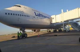 El Boeing 747-8 de la alemana Lufthansa que aterrizó este viernes en Luque.