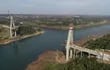 El Puente de la Integración está en plena construcción en la frontera entre Foz de Yguazú (Brasil) y Presidente Franco (Paraguay).