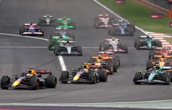 Triunfo de Max Verstappen (26 años) en el siempre complicado circuito de China.