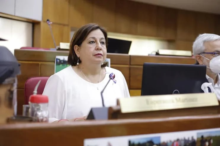 Esperanza Martínez, senadora.