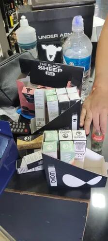 Un aprehendido tras intentar robar cajas de cigarrillos electrónicos