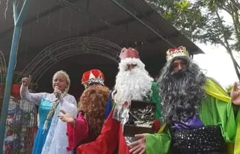 Los Reyes Magos en la plaza Independencia de la ciudad de Eusebio Ayala.