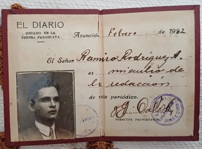 Carnet profesional de Ramiro Rodríguez Alcalá cuando trabajaba en El Diario, en 1932.