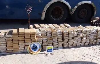 Autoridades uruguayas informaron el decomiso esta mañana de un enorme cargamento de marihuana proveniente de Paraguay.