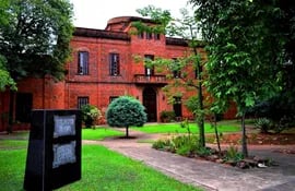 La Academia Paraguaya de la Historia.