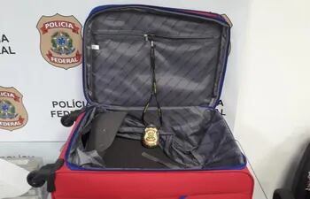 Los agentes de la Policía Federal hallaron la droga en el doble fondo de la maleta de la compatriota.
