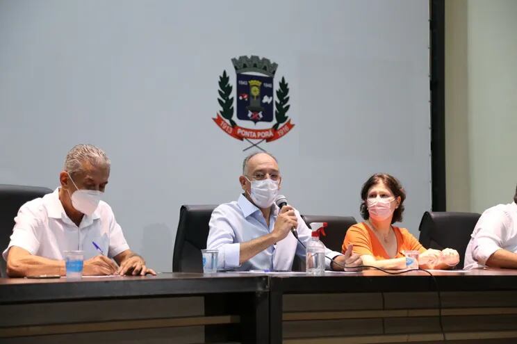 Conferencia de prensa en la Prefectura de Ponta Porã.