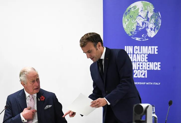 El príncipe Carlos y el presidente de Francia, Emmanuel Macron, durante la conferencia del Clima, COP26, que arrancó en Glasgow.