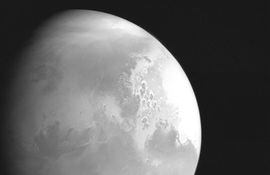 Una fotografía publicada por la Administración Nacional del Espacio de China (CNSA) el 5 de febrero de 2021 muestra la primera imagen de Marte capturada por la sonda no tripulada Tianwen-1 de China.