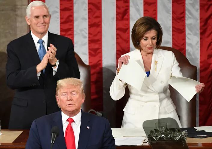 El presidente Donald Trump (c), vicepresidente Mike Pence (i) y  Nancy Pelosi, líder demócrata (d).