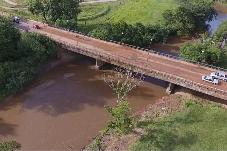 Puente sobre el río Apa, límite natural entre Bela Vista (Brasil) y Bella Vista (Paraguay). (archivo)