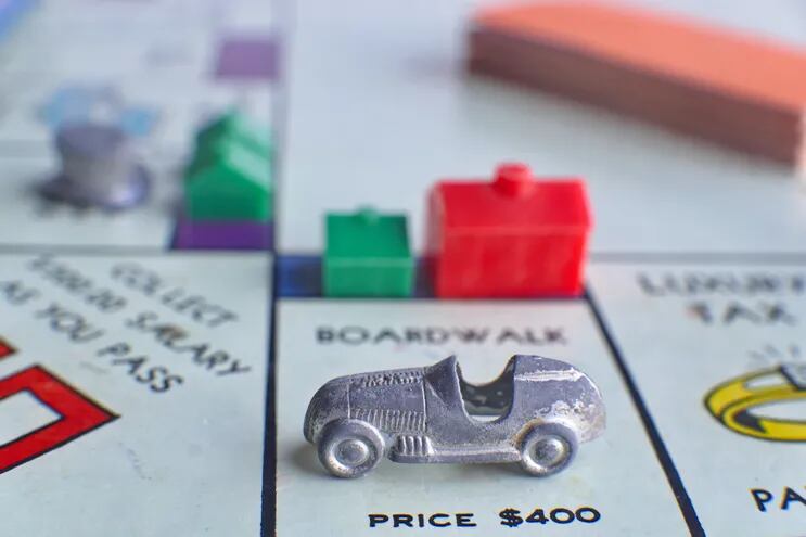 Imagen de referencia: tablero de Monopoly.