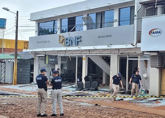 La sede del Banco Nacional de Fomento asaltada el pasado sábado en Natalio, Itapúa.