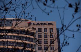 Las acciones de Latam caen un 35,5% tras acogerse a ley de quiebras de EE.UU.
