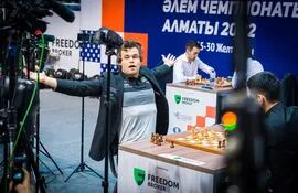 Magnus Carlsen, campeón mundial Blitz 2022 (Foto Lennart Ootes y Anna Shtourman, FIDE)