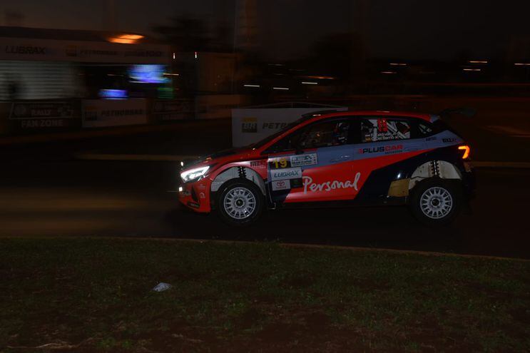 Fabrizio Zaldívar y Carlos Del Barrio lograron anoche el mejor registro en la especial nocturna con el Hyundai i20 N Rally2, que tuvo como escenario a la Costanera Padre Bolik de Encarnación.