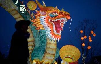 Una figura de un dragón en Pekín, China.