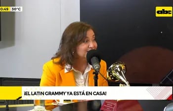 Video: Berta Rojas trae el Grammy Latino a casa