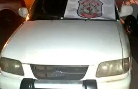 La camioneta Chevrolet S-10 blanca con la que Mariano Salinas supuestamente atropelló y mató a un niño de 2 años, el viernes.