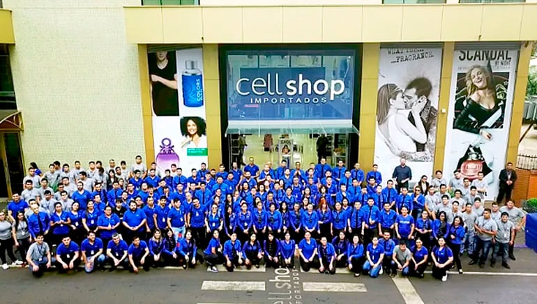 El gran equipo de Cellshop, que tiene su sede en Ciudad del Este.