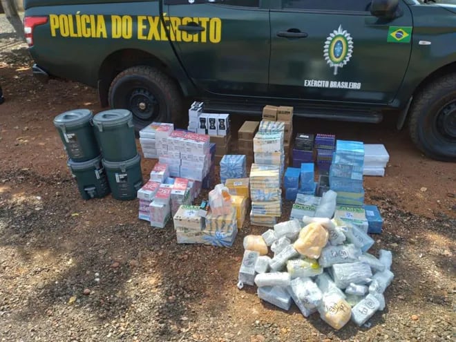 Productos ingresados al Brasil de forma ilegal que fueron incautados por el Ejército del vecino país.