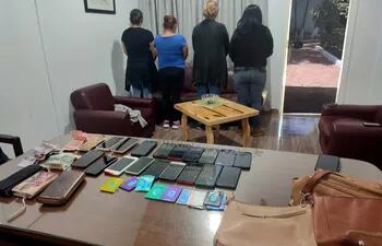 Los 21 celulares robados y las detenidas fueron llevadas a la dirección de Policía de la Cordillera.