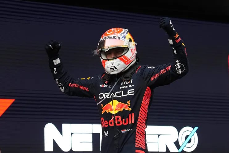El piloto neerlandés de Red Bull, Max Verstappen, tras vencer en el Gran Premio de España de Fórmula Uno, que se disputa este domingo en el Circuito de Barcelona-Catalunya.