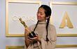 Régimen chino censura victoria de la cineasta Chloé Zhao en los premios Óscar. (EFE)
