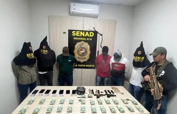 Detenidos durante el operativo efectuado por la Secretaría Nacional Antidrogas en Bella Vista Norte.