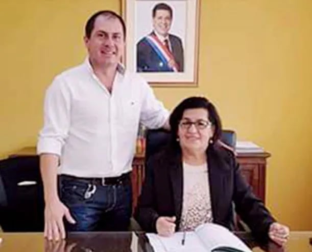 Celina Roa Vda. de Morel con su hijo, César Santiago Morel Roa, el supuesto narco reclamado por el Uruguay desde agosto del 2013