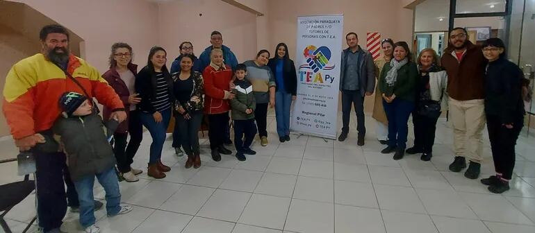 La Asociación Paraguaya de Padres y o Tutores  de Personas con Trastorno del Espectro del Autismo (TEA), filial Pilar, reclaman que un neurólogo infantil sea contratado en el Hospital Regional de Pilar.