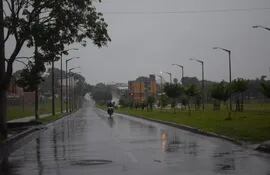 Desde las primeras horas de la mañana se registra una lluvia moderada, con gran actividad eléctrica en toda la zona de influencia de esta capital departamental.