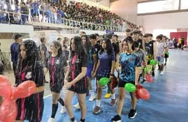 Estudiantes de varias instituciones del departamento Central participaron de la inauguración de la inauguración de los juegos escolares y estudiantiles.
