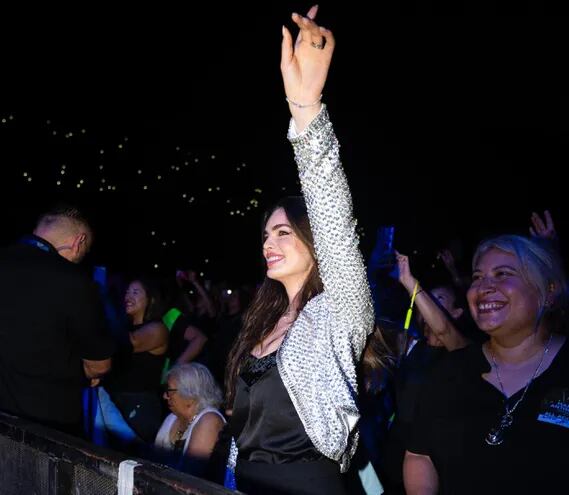 Nadia Ferreira disfrutando del concierto que brindó su esposo Marc Anthony en Buenos Aires.