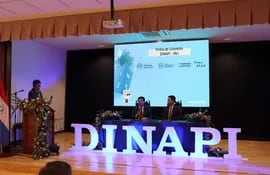 Joel Talavera, titular de la DINAPI, junto al ministro de la Secretaría Nacional de la Juventud, Edgar Colmán.