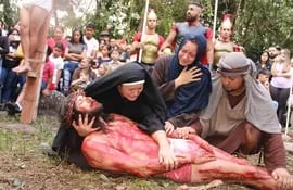 Vuelve el tradicional “Vía Crucis Viviente” en Atyrá