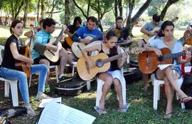 jovenes-guitarristas-tendran-la-oportunidad-de-compartir-vivencias-con-destacados-maestros-en-hohenau--203048000000-1552034.jpg