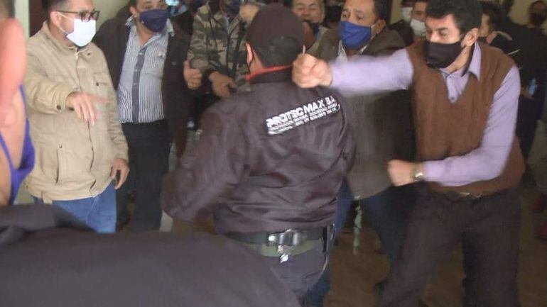 Unos de los guardias de la empresa del concejal Miguel González (ANR) fue sacado a los golpes de la Junta Municipal.