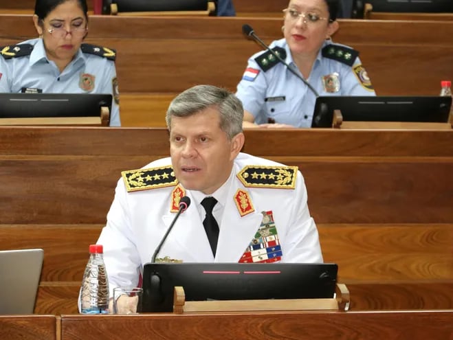 Comisario Carlos Benítez, comandante de la Policía Nacional.