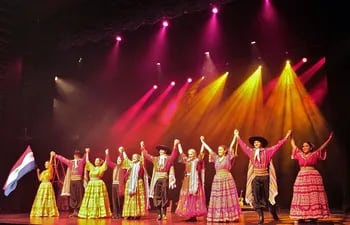 el-ritmo-y-la-alegria-de-la-polca-paraguaya-generaron-los-aplausos-de-la-concurrencia-que-lleno-el-teatro-donde-se-presentaron-los-musicos-y-bailarin-200125000000-1578707.jpg