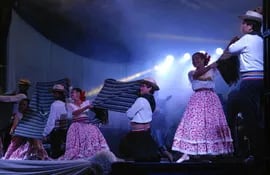 el-publico-presente-pudo-deleitarse-con-varios-grupos-de-danzas-quienes-hicieron-bailar-al-son-de-la-polca-paraguaya--190851000000-1285443.jpg