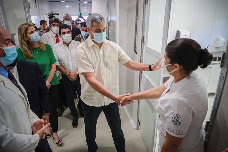 Mario Abdo Benítez asistió esta mañana al acto de inauguración del pabellón de contingencia para pacientes oncológicos afectados por el covid -19 del Instituto Nacional del Cáncer, en la ciudad de Capiatá.
