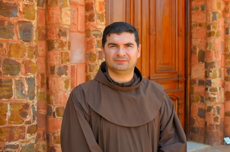 El curapárroco de la Parroquia "Nuestra Señora de la Asunción" de Villarrica, Fray Marcelino Aquino Correa.