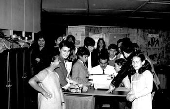 Alumnos de Jacinta Pichimahuida en ABC Color en 1968.