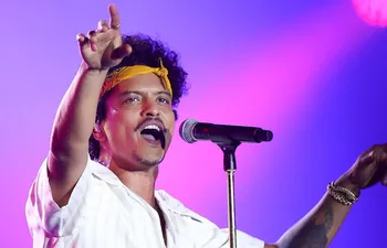 El cantante estadounidense Bruno Mars se presentó anoche en Brasil, cerrando el primer fin de semana del festival The Town.