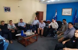 Diputados de todas las bancadas del PLRA reunidos con el presidente del partido, Hugo Fleitas.