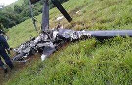 El helicóptero caído en Itakyry quedó totalmente destrozado.